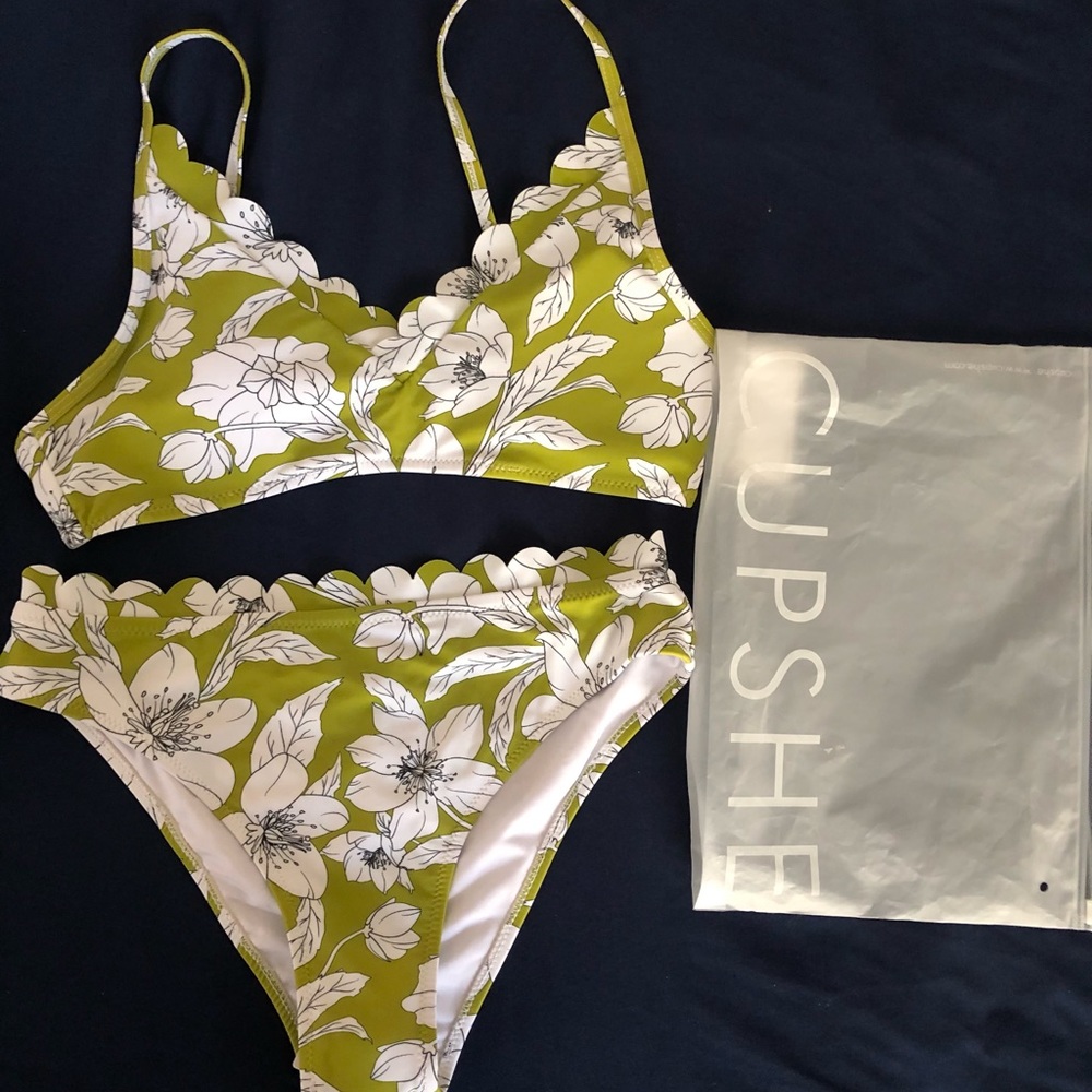Scallop edge Cupshe Bikini - Small